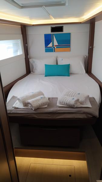 Book yachts online - catamaran - Lagoon 46 - AQUA VITAE (generator, air condition, watermaker, 2 SUP free of charge, underwater lights) *Skippered only* - rent
