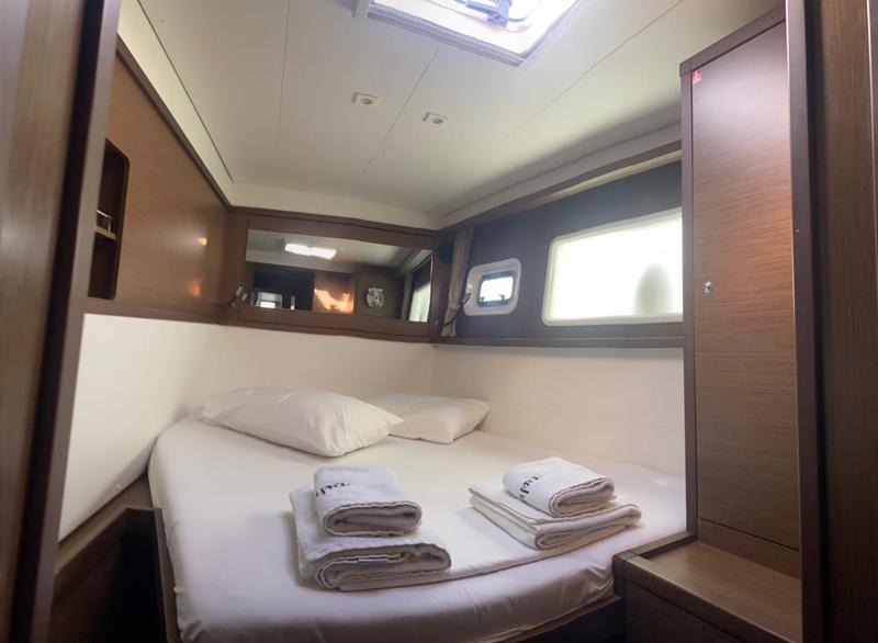 Book yachts online - catamaran - Lagoon 450  Flybridge - ZACAPA (generator, air condition, water maker, 2 SUP free of charge) - rent