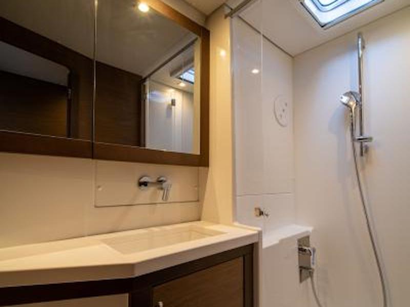 Book yachts online - catamaran - Lagoon 450  Flybridge - ANNIE (generator, air condition, water maker, 2 SUP free of charge) - rent