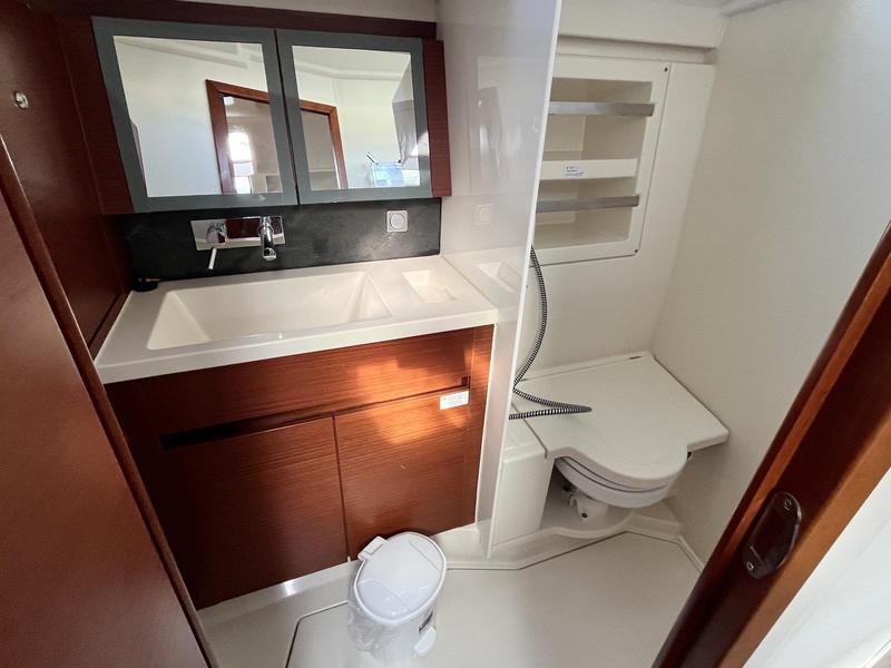 Book yachts online - sailboat - Hanse 418 - EUGENE (generator, watermaker, teak cockpit, gas BBQ) - rent