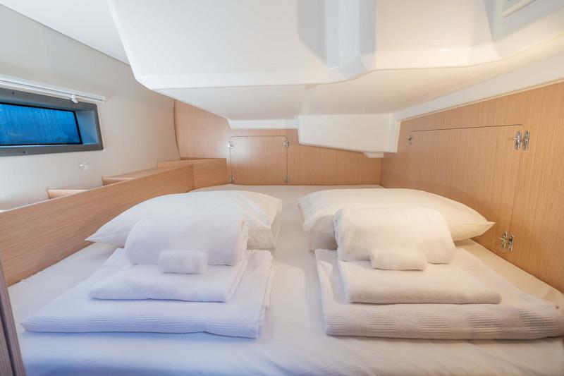 Book yachts online - sailboat - Bavaria 42 Cruiser - Joy - rent