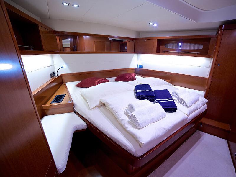 Book yachts online - sailboat - Oceanis 58 - Queen Axiera (crewed) - rent