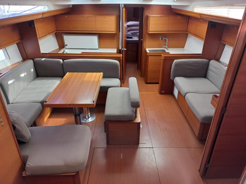 Book yachts online - sailboat - Dufour 500 GL - Maestro - rent