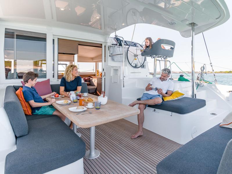 Book yachts online - catamaran - Lagoon 40 Owner Version - Lubina - rent