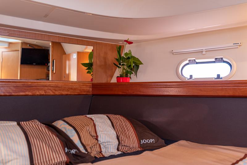 Book yachts online - motorboat - Bavaria 32 Sport - Dora - rent