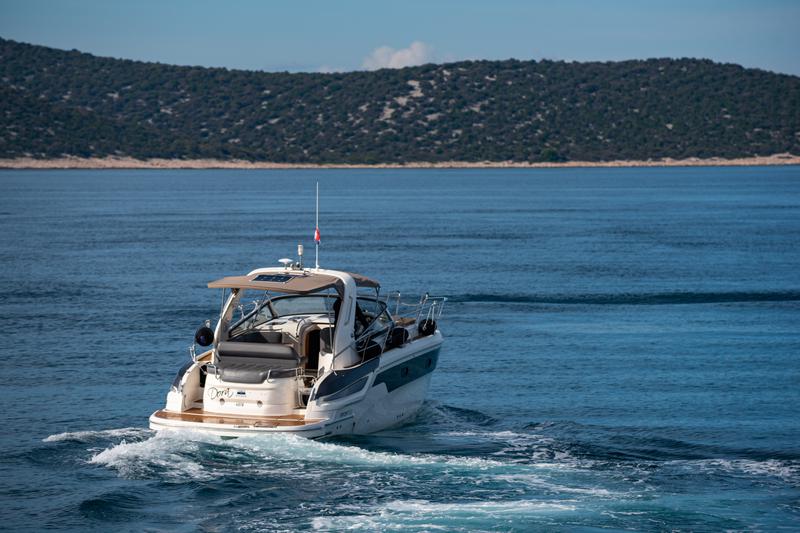 Book yachts online - motorboat - Bavaria 32 Sport - Dora - rent