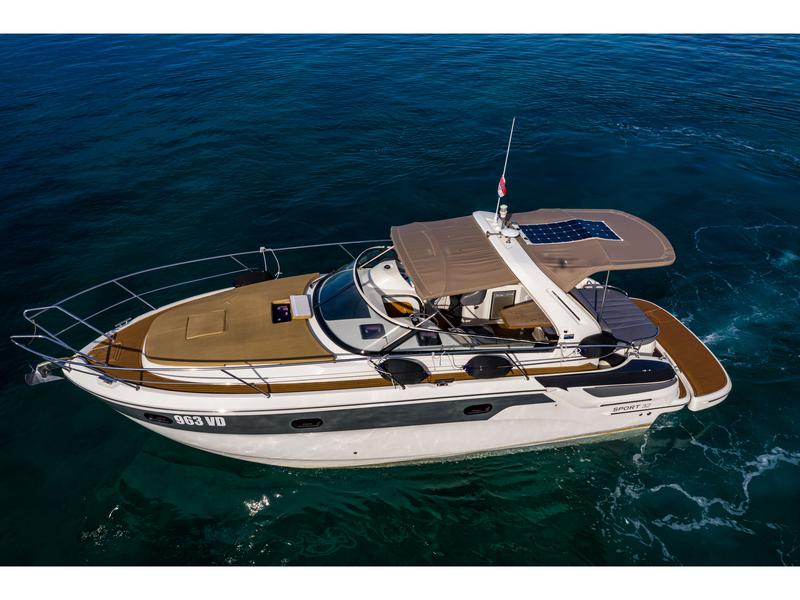 Book yachts online - motorboat - Bavaria 32 Sport - Dora - rent
