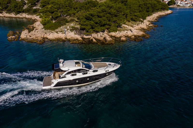 Book yachts online - motorboat - Sessa C35 - Ela - rent