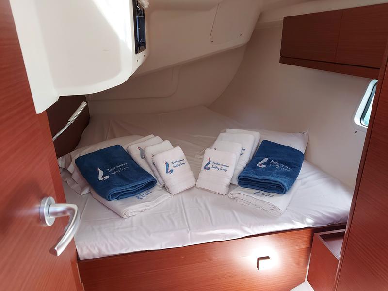 Book yachts online - sailboat - Hanse 418 - Themisto - rent