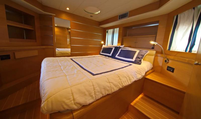 Book yachts online - motorboat - Gianneti 55 Sport - Remode - rent