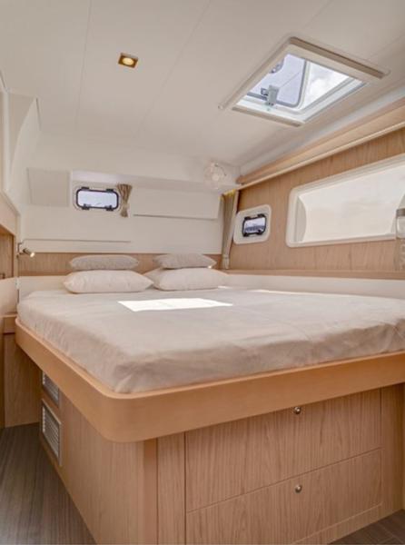 Book yachts online - catamaran - Lagoon 400 S2 - Orion VIII - rent