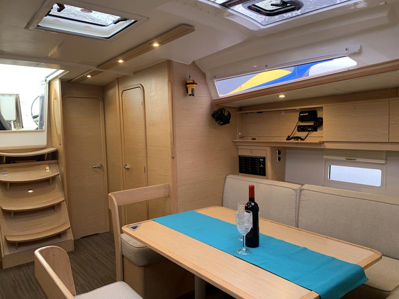 Book yachts online - sailboat - Dufour 430 - GOSAILING - rent