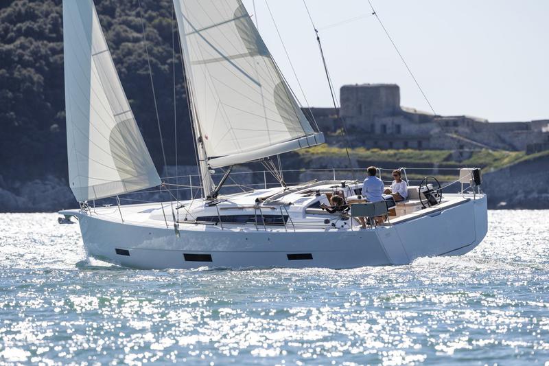 Book yachts online - sailboat - Dufour 430 - GOSAILING - rent