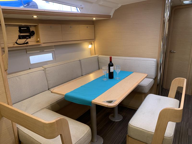 Book yachts online - sailboat - Dufour 430 - GOSAILING - rent
