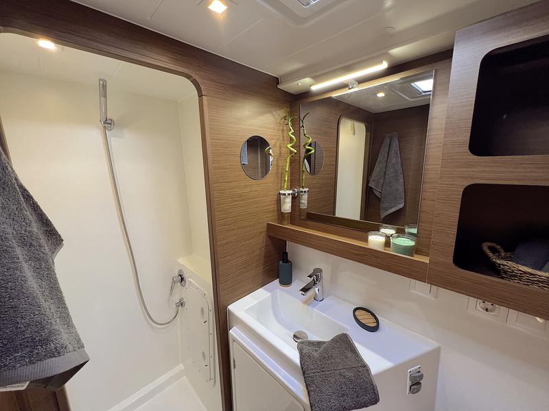 Book yachts online - catamaran - Lagoon 42 - JOY - rent