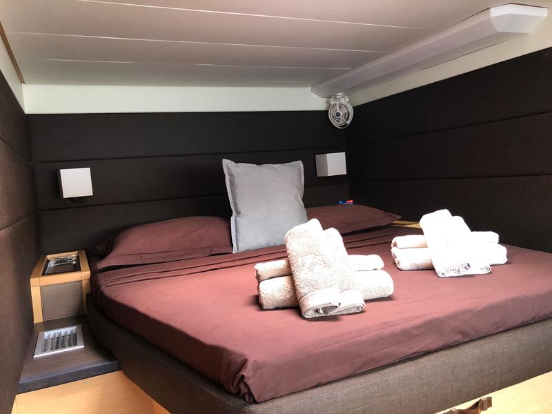 Book yachts online - catamaran - Lagoon 620 - ZS - rent