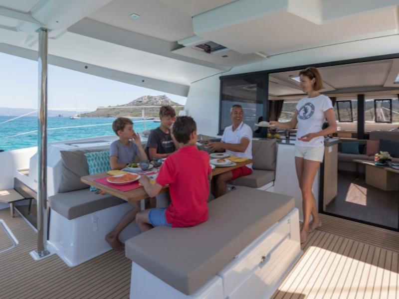 Book yachts online - catamaran - Saona 47 - Nocrala - rent