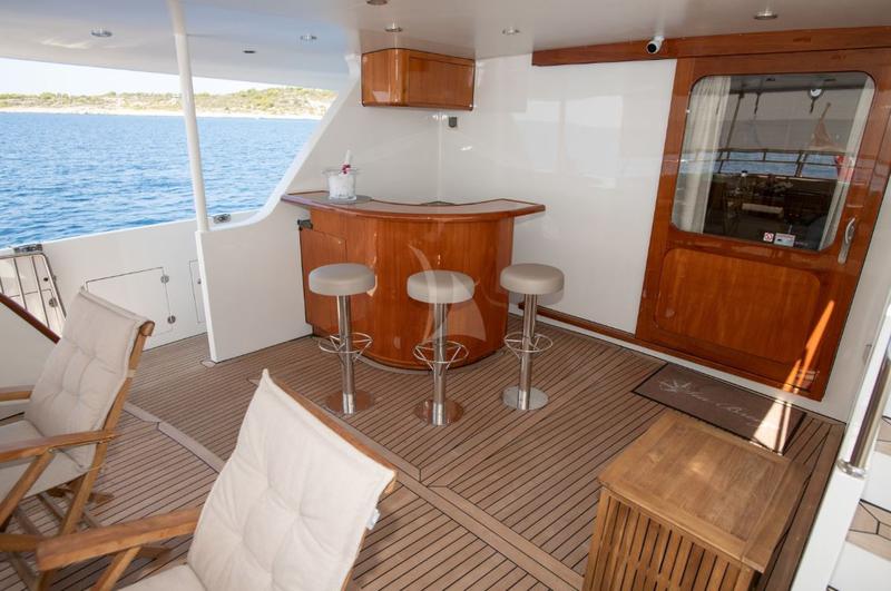 Book yachts online - motorboat - Motoryacht - Sea Breeze II - rent