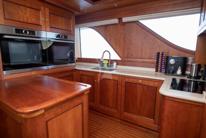 Book yachts online - motorboat - Motoryacht - Sea Breeze II - rent