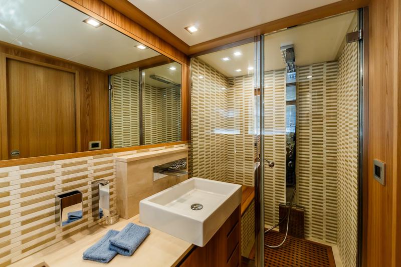 Book yachts online - motorboat - Cayman 70 - Secret Life - rent