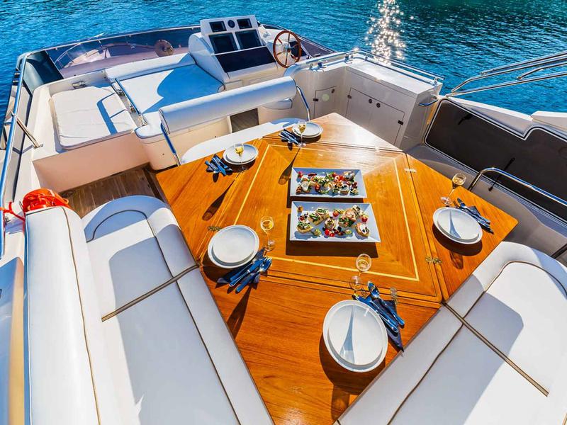 Book yachts online - motorboat - Cayman 70 - Secret Life - rent