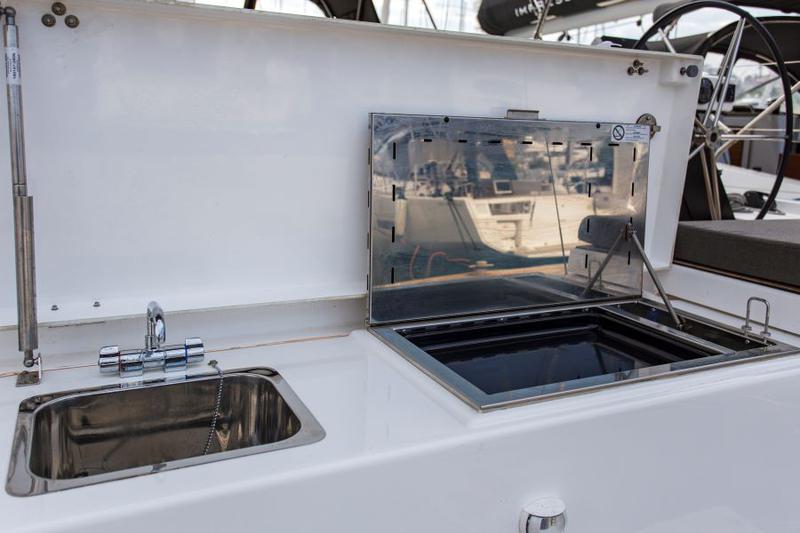 Book yachts online - sailboat - Dufour 530 - ANNA III - rent