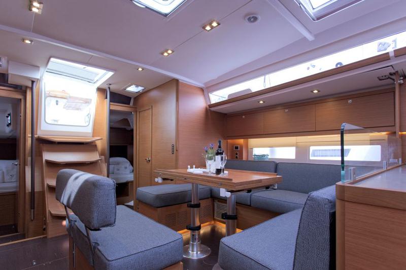 Book yachts online - sailboat - Dufour 530 - ANNA III - rent
