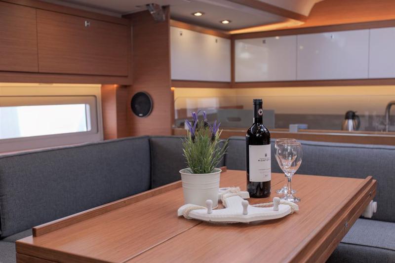 Book yachts online - sailboat - Dufour 530 - ANNA III - rent