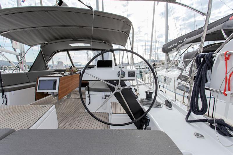 Book yachts online - sailboat - Dufour 530 - JOHANNA - rent