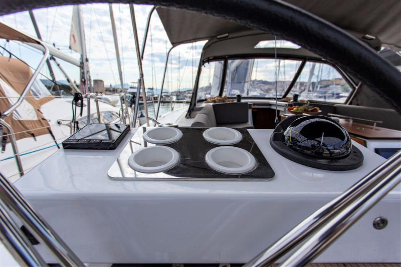 Book yachts online - sailboat - Dufour 530 - JOHANNA - rent