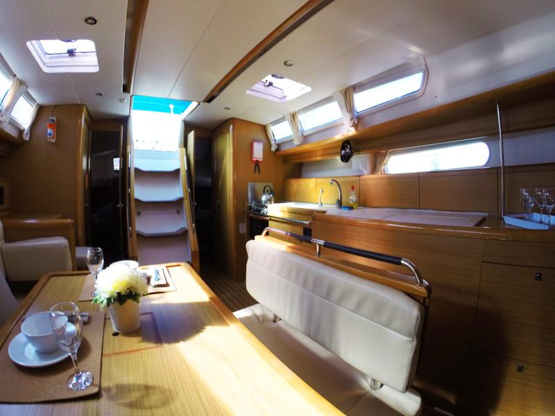 Book yachts online - sailboat - Sun Odyssey 44 i - Vendavel - rent
