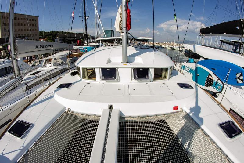 Book yachts online - catamaran - Lagoon 380 S2 - Atenea - rent