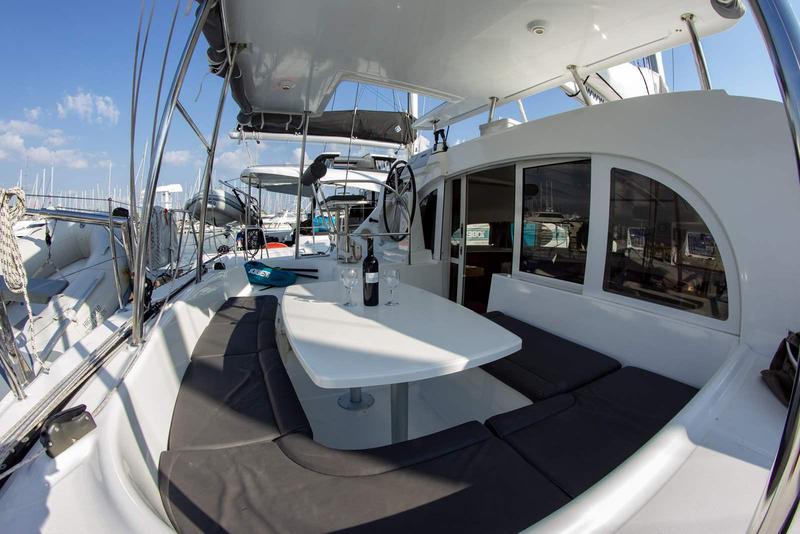 Book yachts online - catamaran - Lagoon 380 S2 - Atenea - rent