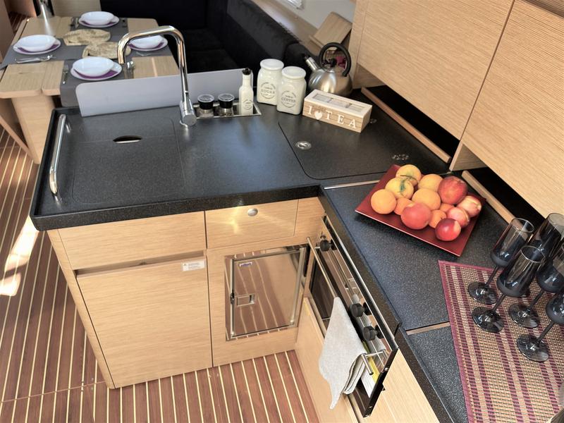 Book yachts online - sailboat - Hanse 418 - Infinity of Moments - rent