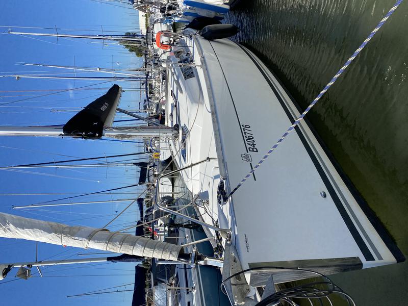 Book yachts online - sailboat - Dufour 335 Grand Large - Vittoria - rent