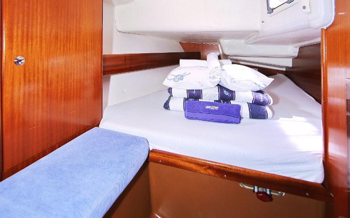 Book yachts online - sailboat - Bavaria 44 - Scorpion - rent