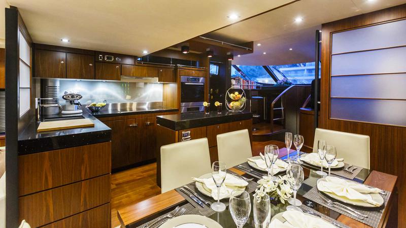 Book yachts online - motorboat - Fairline Squadron 78 - Schatzi - rent