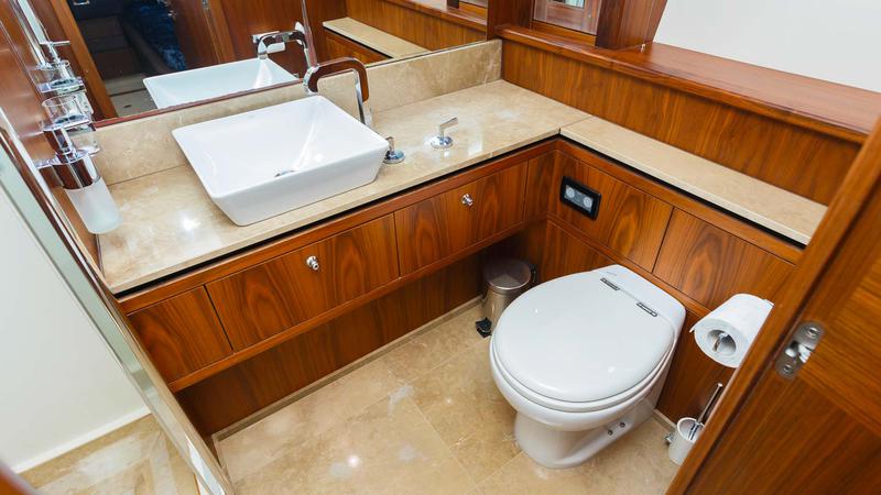 Book yachts online - motorboat - Sunseeker Yacht 86 - The Best Way - rent
