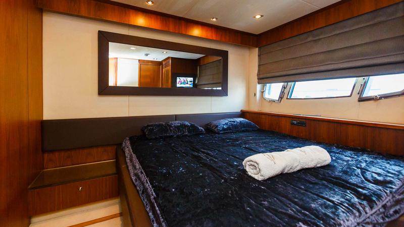 Book yachts online - motorboat - Sunseeker Yacht 86 - The Best Way - rent