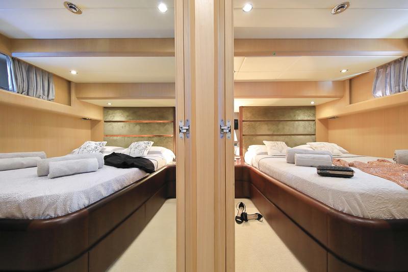 Book yachts online - motorboat - Maiora 20S - Hope I - rent