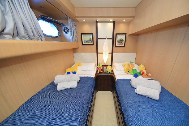 Book yachts online - motorboat - Maiora 20S - Hope I - rent