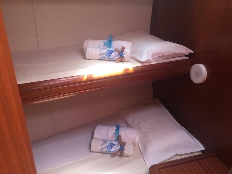 Book yachts online - sailboat - Bavaria 44 - Stelios - rent