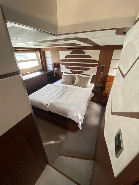 Book yachts online - motorboat - Galeon 550 Sky - GREMIX - rent
