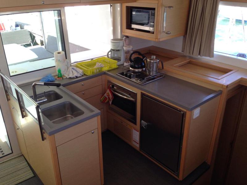 Book yachts online - catamaran - Lagoon 450F/4 cab - Pyrosea - rent