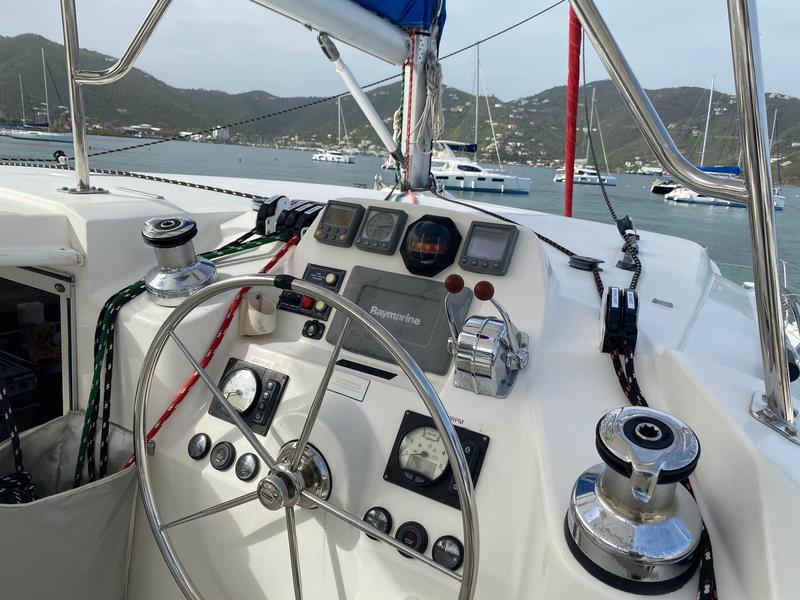 Book yachts online - catamaran - Leopard 444 - Shazam - rent