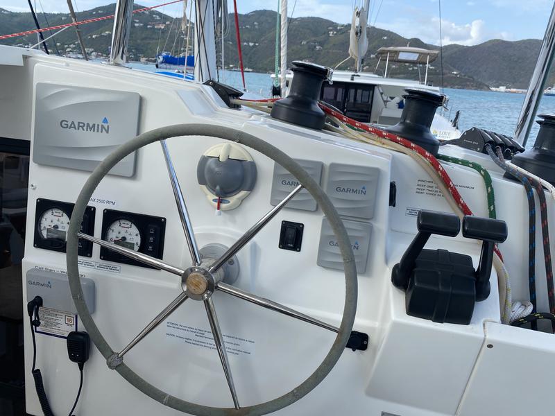 Book yachts online - catamaran - FP Lucia 40 - Lucky Cat - rent