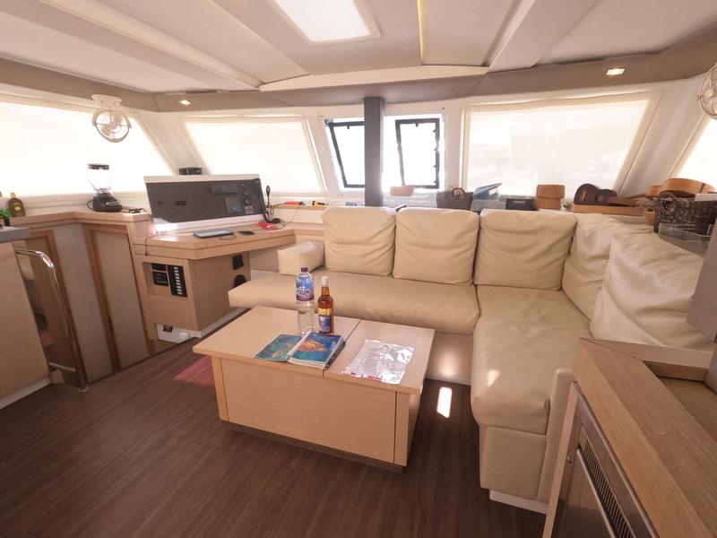 Book yachts online - catamaran - FP Lucia 40 - Lucky Cat - rent