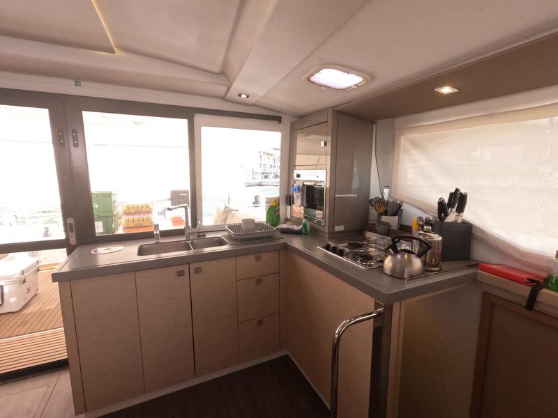 Book yachts online - catamaran - FP Lucia 40 - Lucky Cat - rent