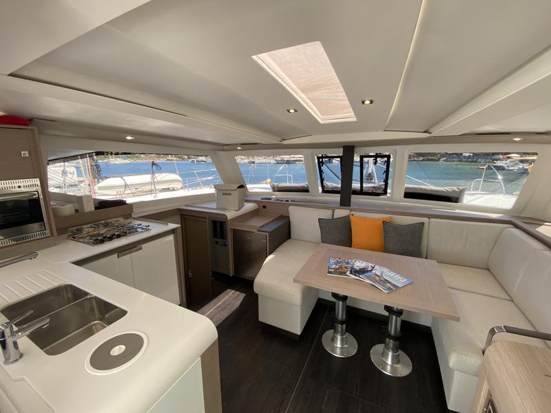 Book yachts online - catamaran - Isla 40 - SAM - rent