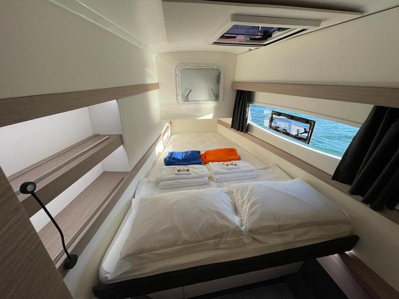 Book yachts online - catamaran - Isla 40 - SAM - rent